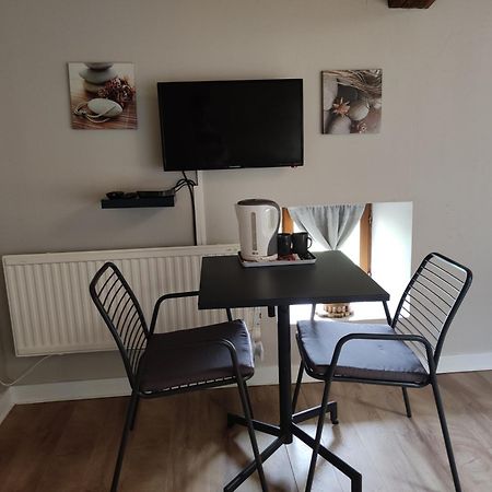 Les Chenets Bed and Breakfast Chenay  Buitenkant foto