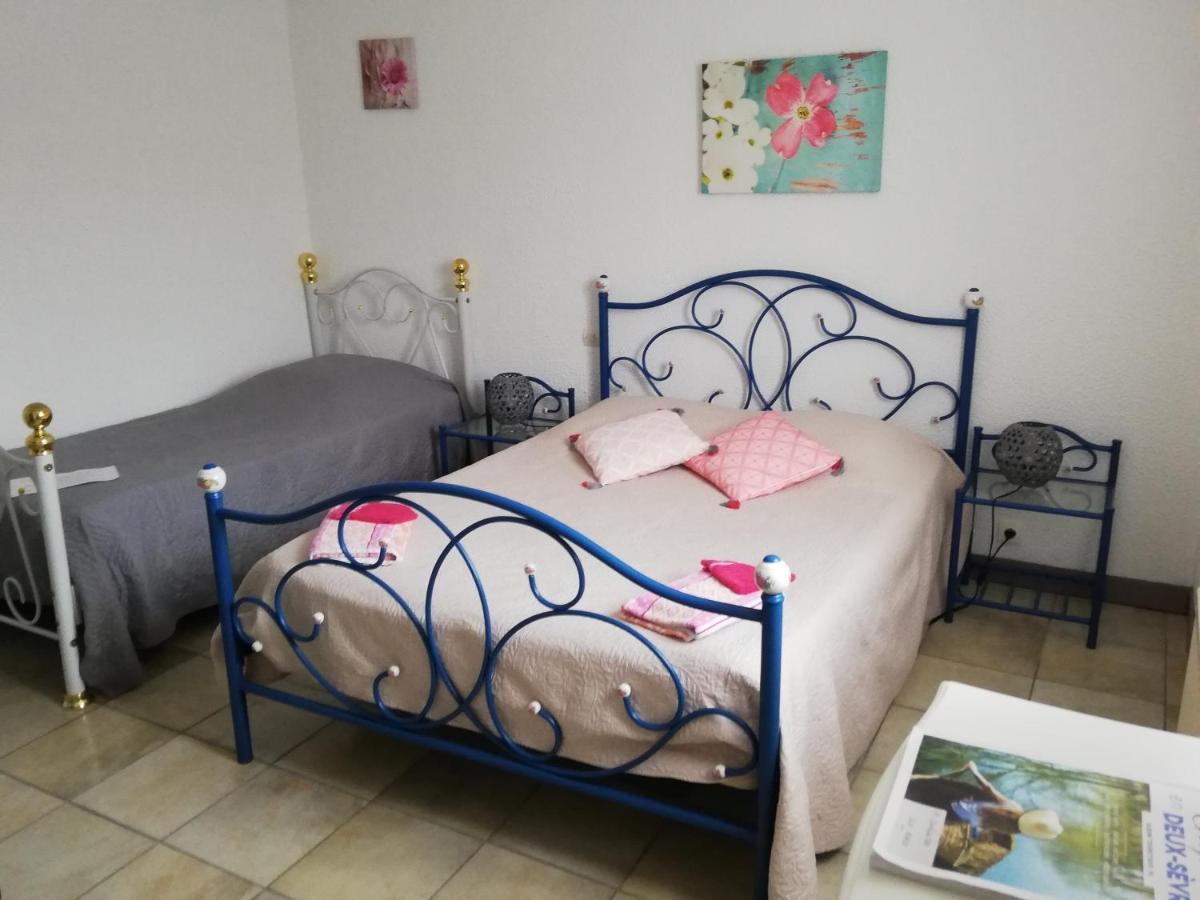 Les Chenets Bed and Breakfast Chenay  Buitenkant foto