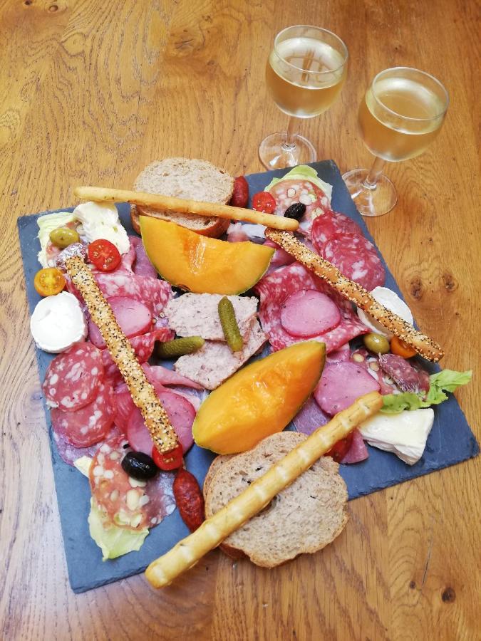 Les Chenets Bed and Breakfast Chenay  Buitenkant foto