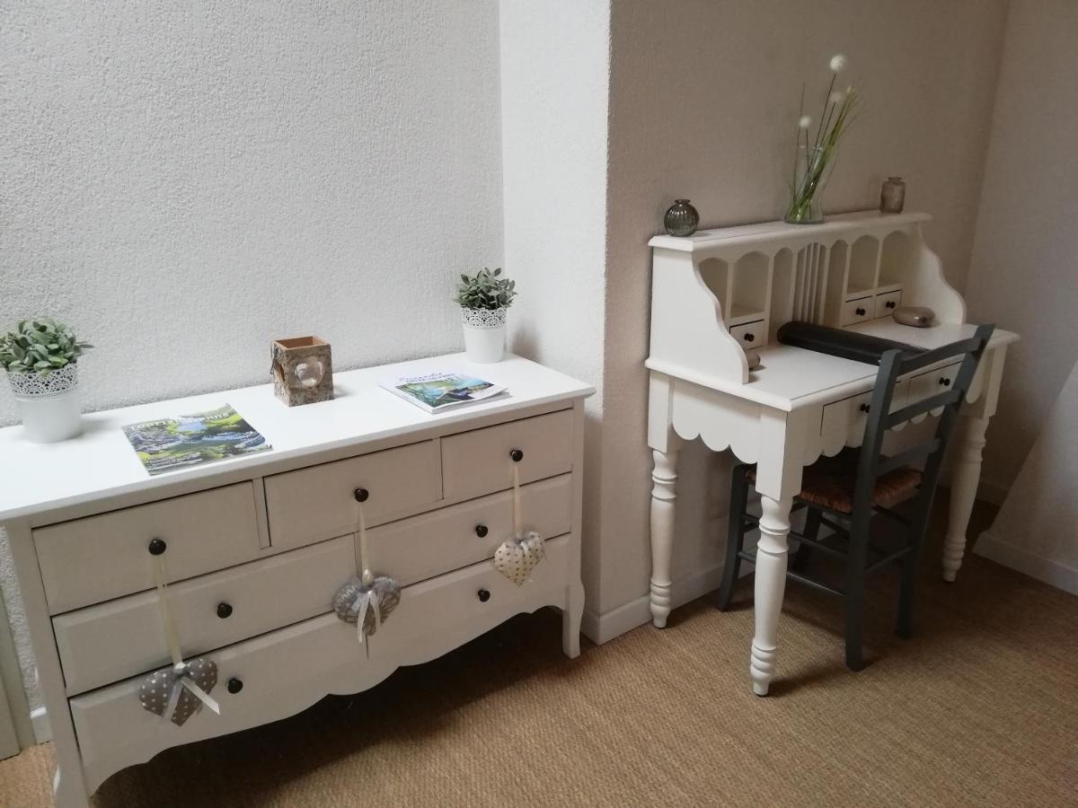 Les Chenets Bed and Breakfast Chenay  Buitenkant foto