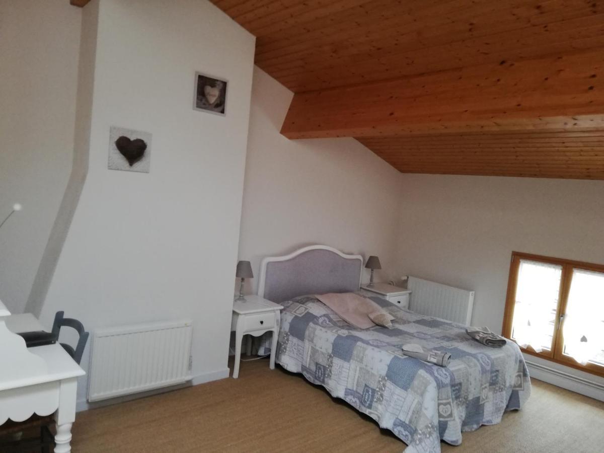 Les Chenets Bed and Breakfast Chenay  Buitenkant foto