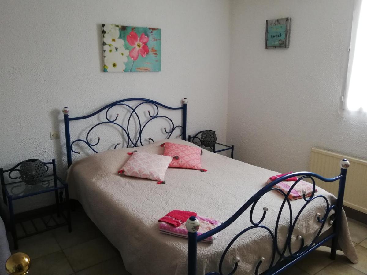 Les Chenets Bed and Breakfast Chenay  Buitenkant foto