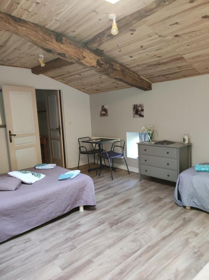 Les Chenets Bed and Breakfast Chenay  Buitenkant foto