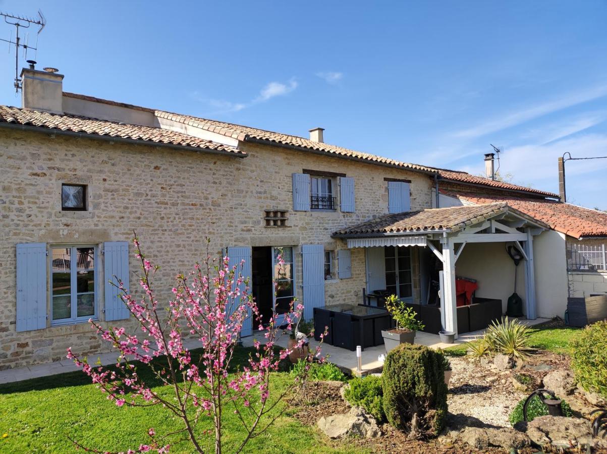 Les Chenets Bed and Breakfast Chenay  Buitenkant foto