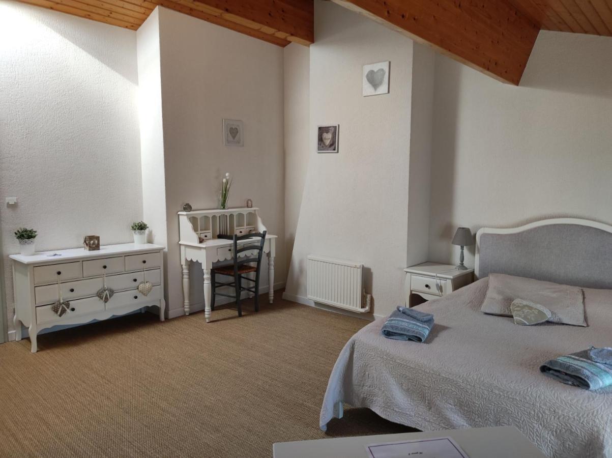 Les Chenets Bed and Breakfast Chenay  Buitenkant foto