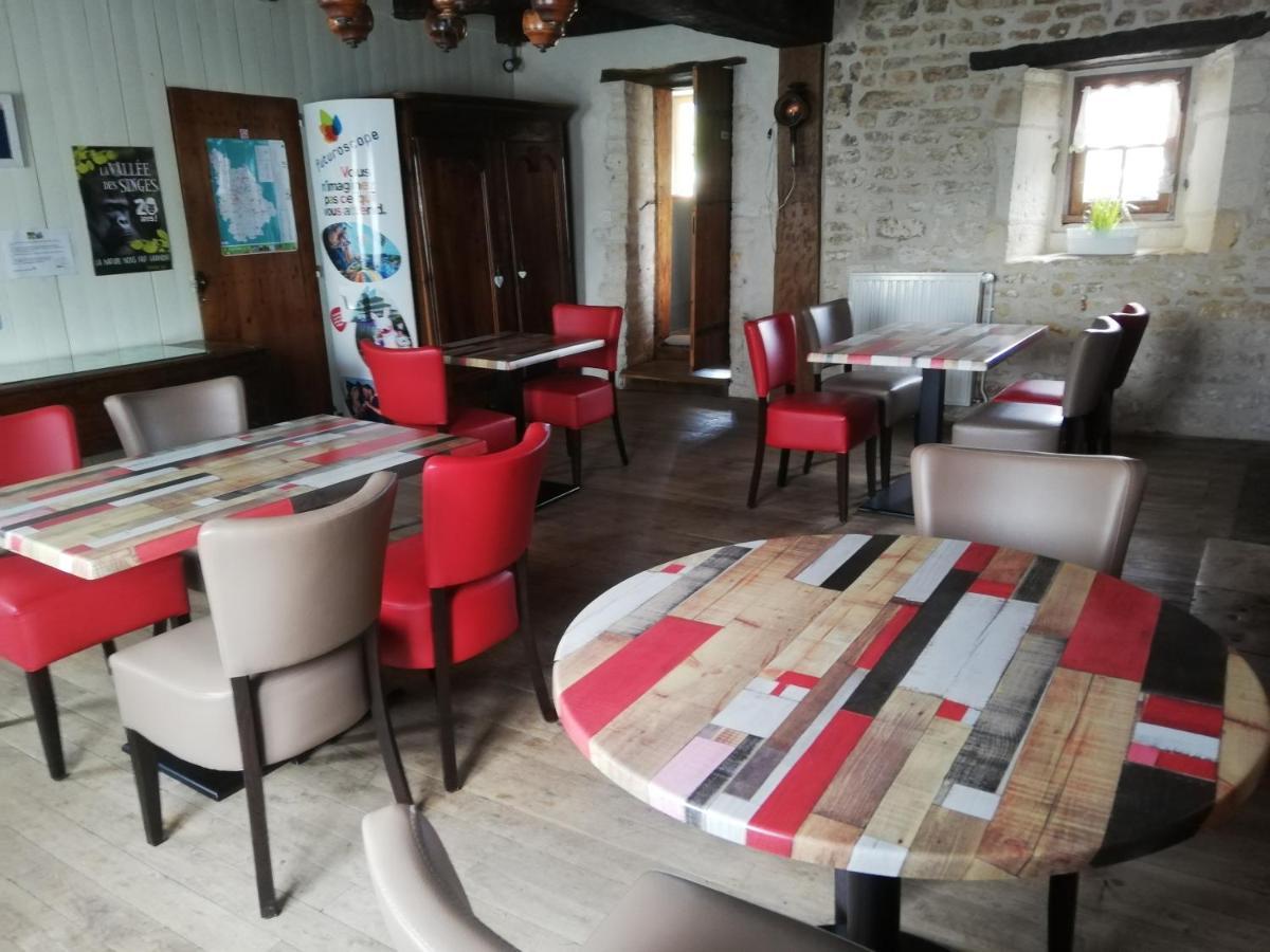 Les Chenets Bed and Breakfast Chenay  Buitenkant foto