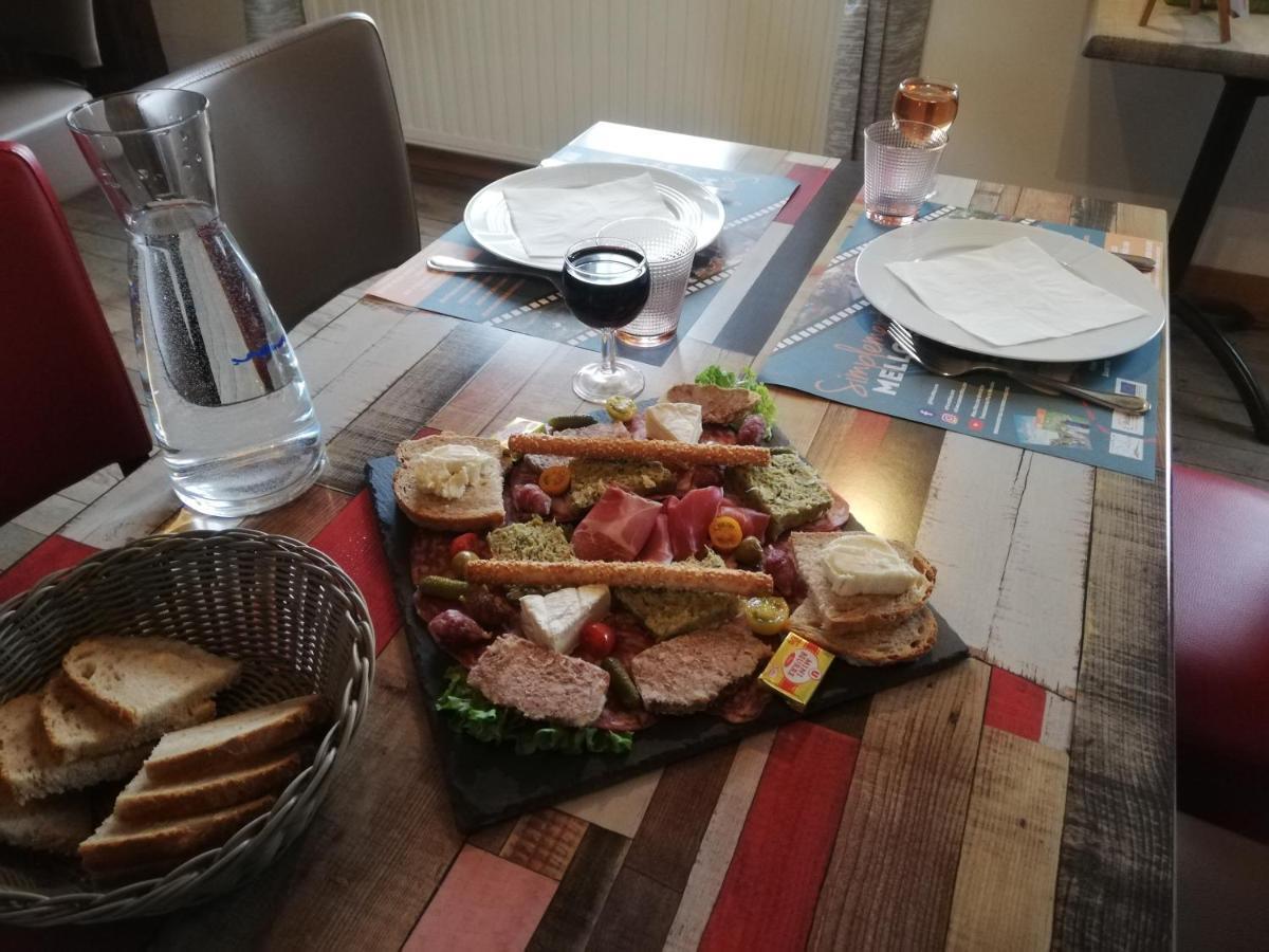 Les Chenets Bed and Breakfast Chenay  Buitenkant foto