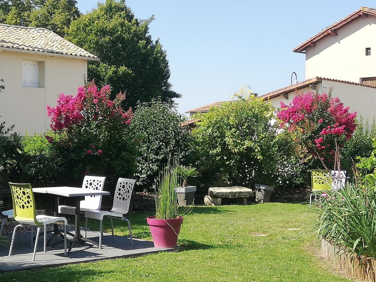 Les Chenets Bed and Breakfast Chenay  Buitenkant foto
