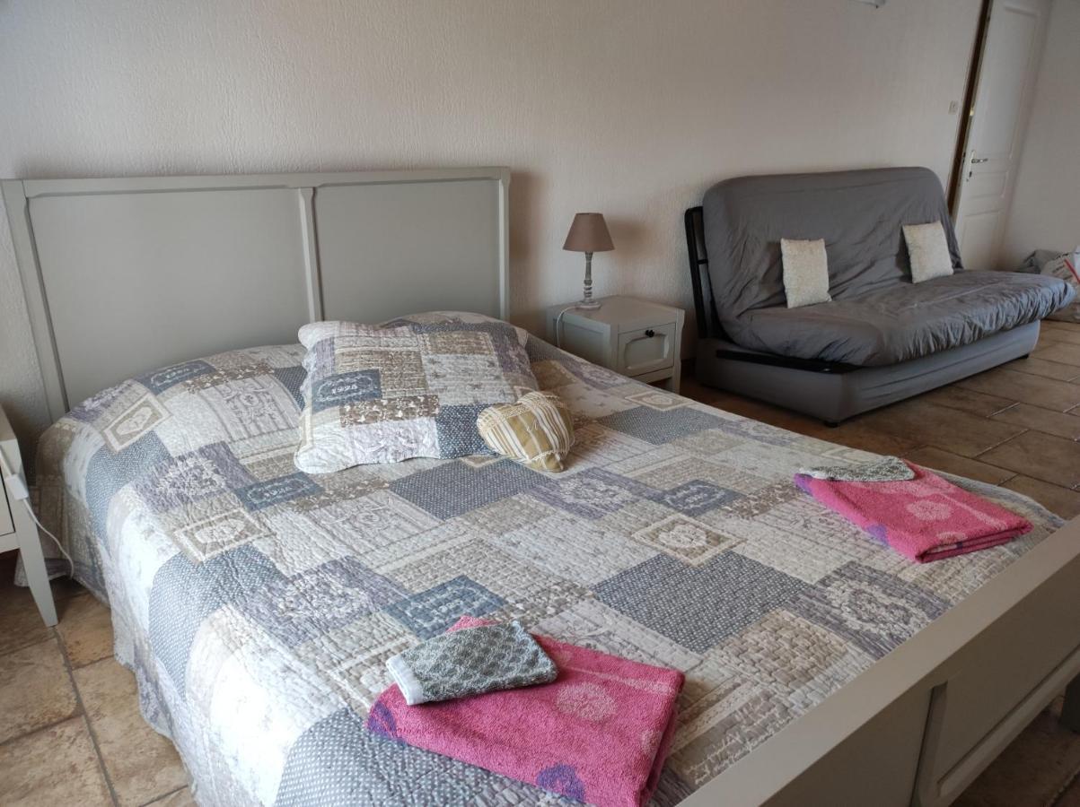 Les Chenets Bed and Breakfast Chenay  Buitenkant foto