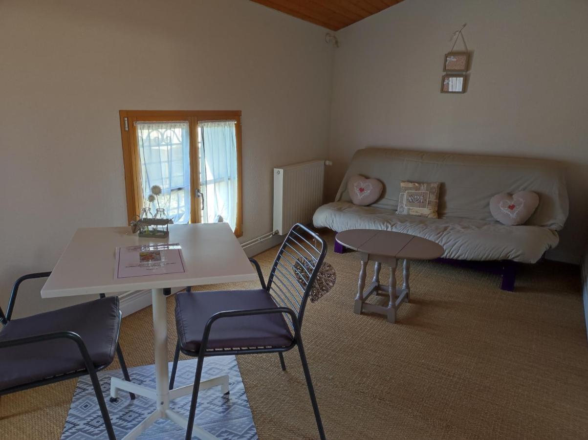 Les Chenets Bed and Breakfast Chenay  Buitenkant foto