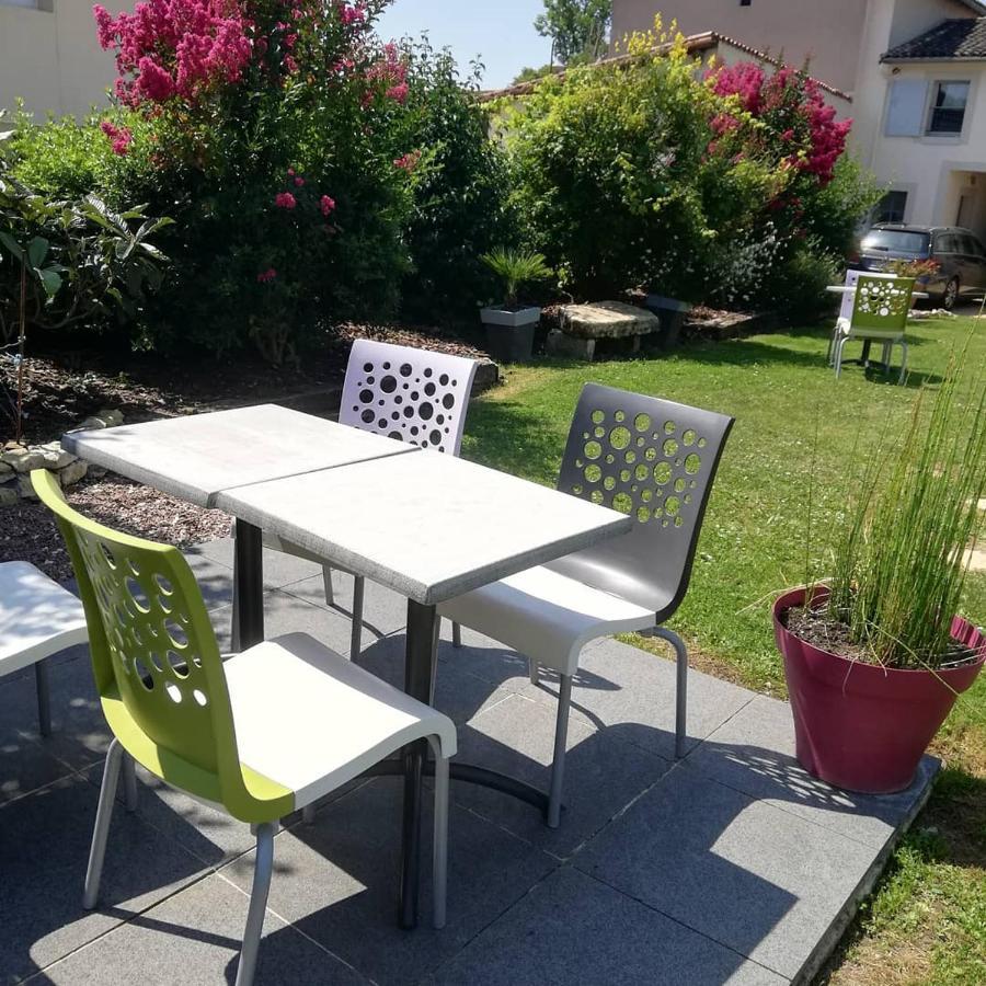 Les Chenets Bed and Breakfast Chenay  Buitenkant foto