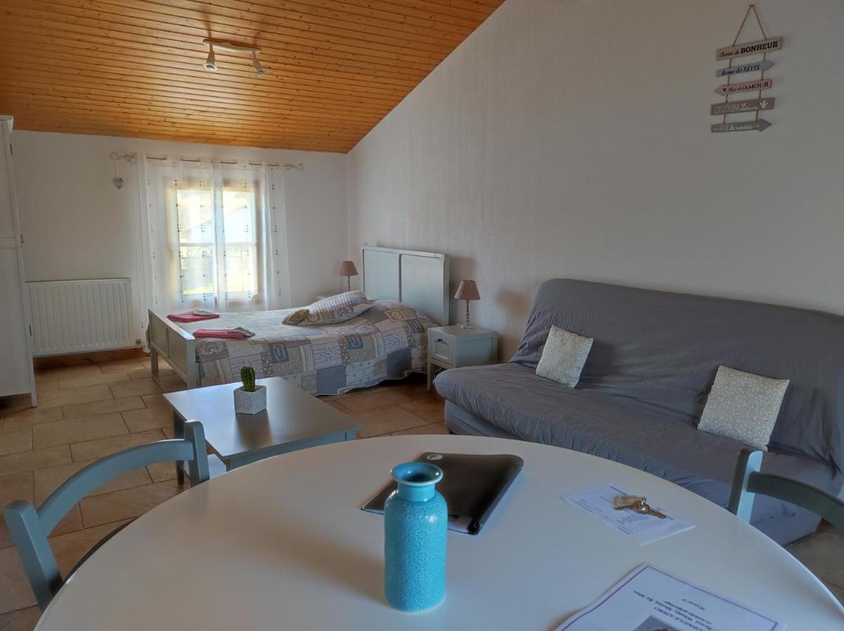 Les Chenets Bed and Breakfast Chenay  Buitenkant foto