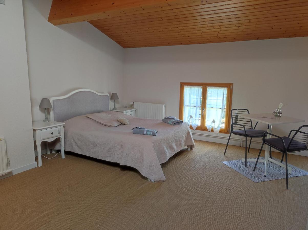 Les Chenets Bed and Breakfast Chenay  Buitenkant foto