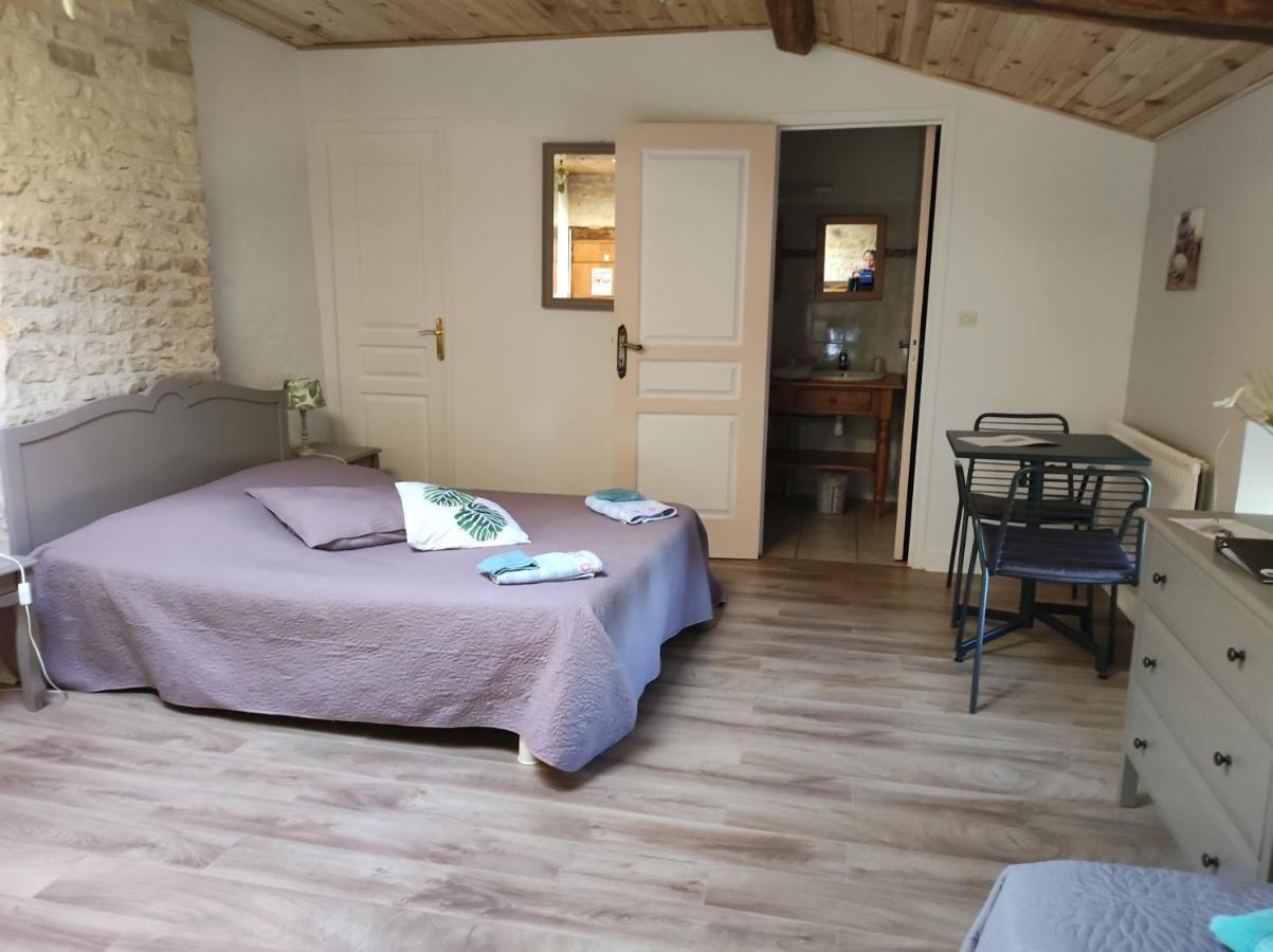 Les Chenets Bed and Breakfast Chenay  Buitenkant foto