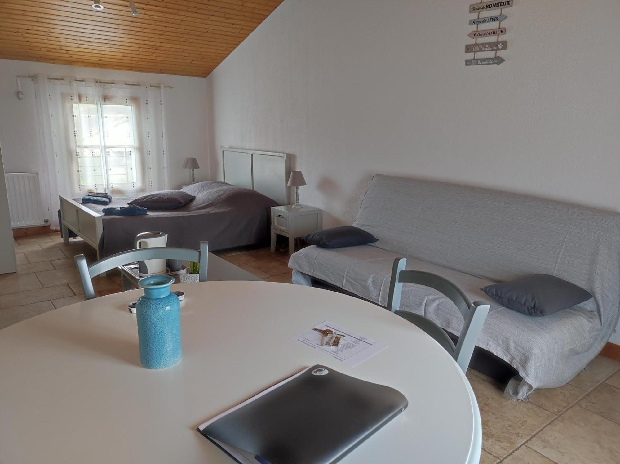 Les Chenets Bed and Breakfast Chenay  Buitenkant foto