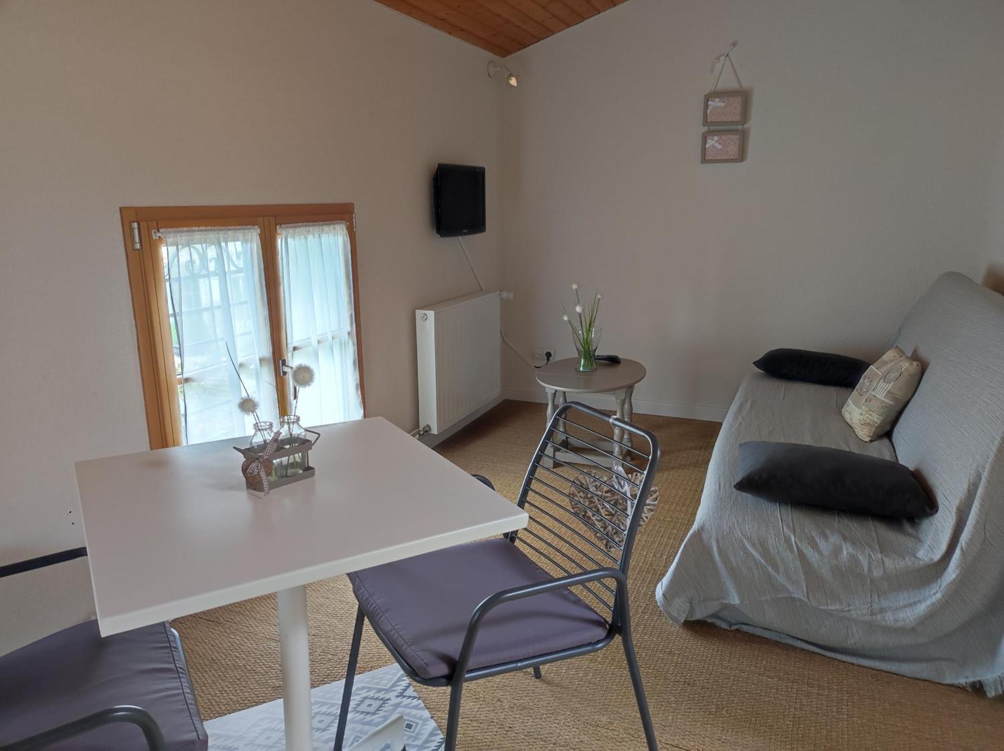 Les Chenets Bed and Breakfast Chenay  Buitenkant foto