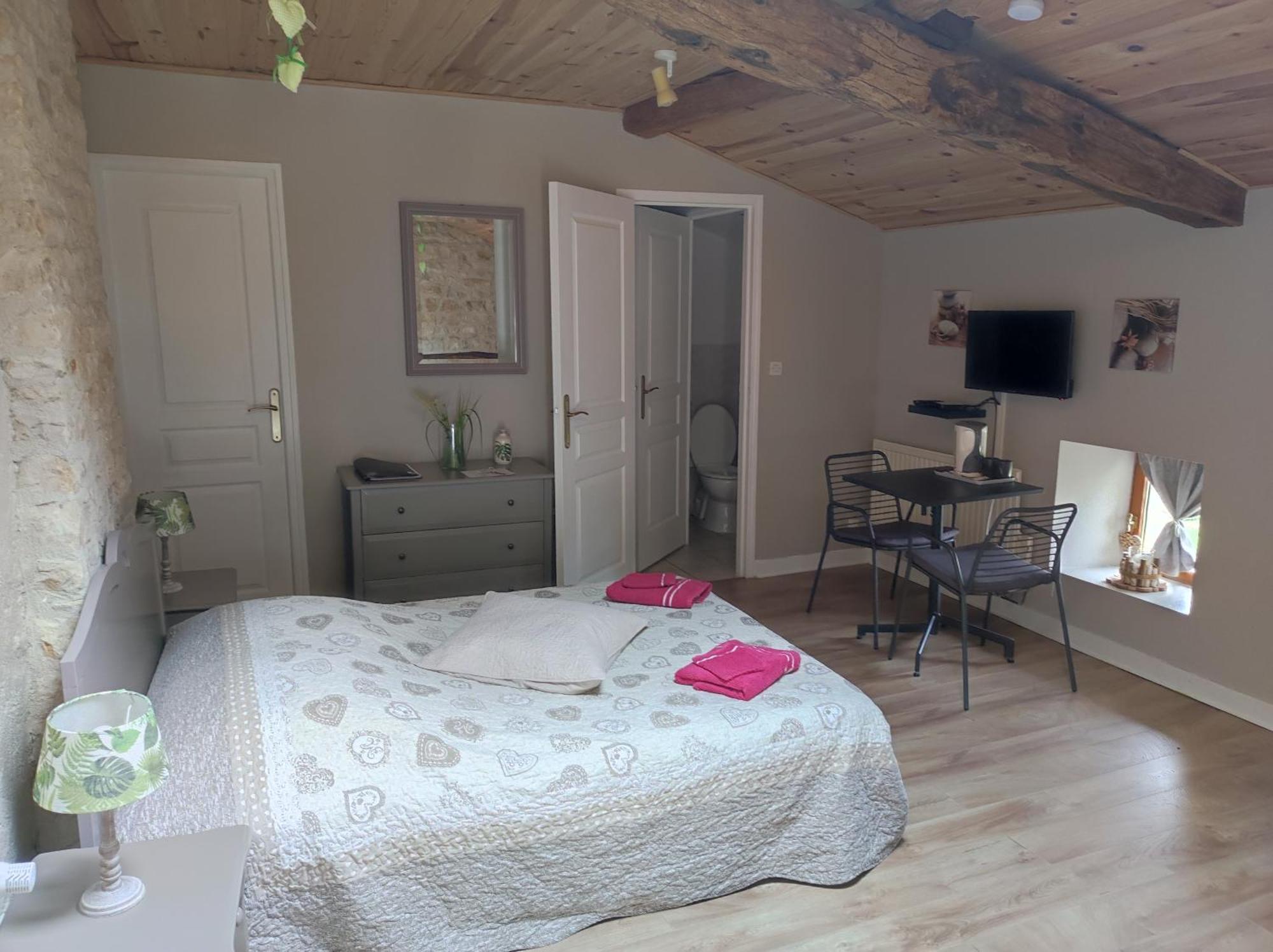 Les Chenets Bed and Breakfast Chenay  Buitenkant foto