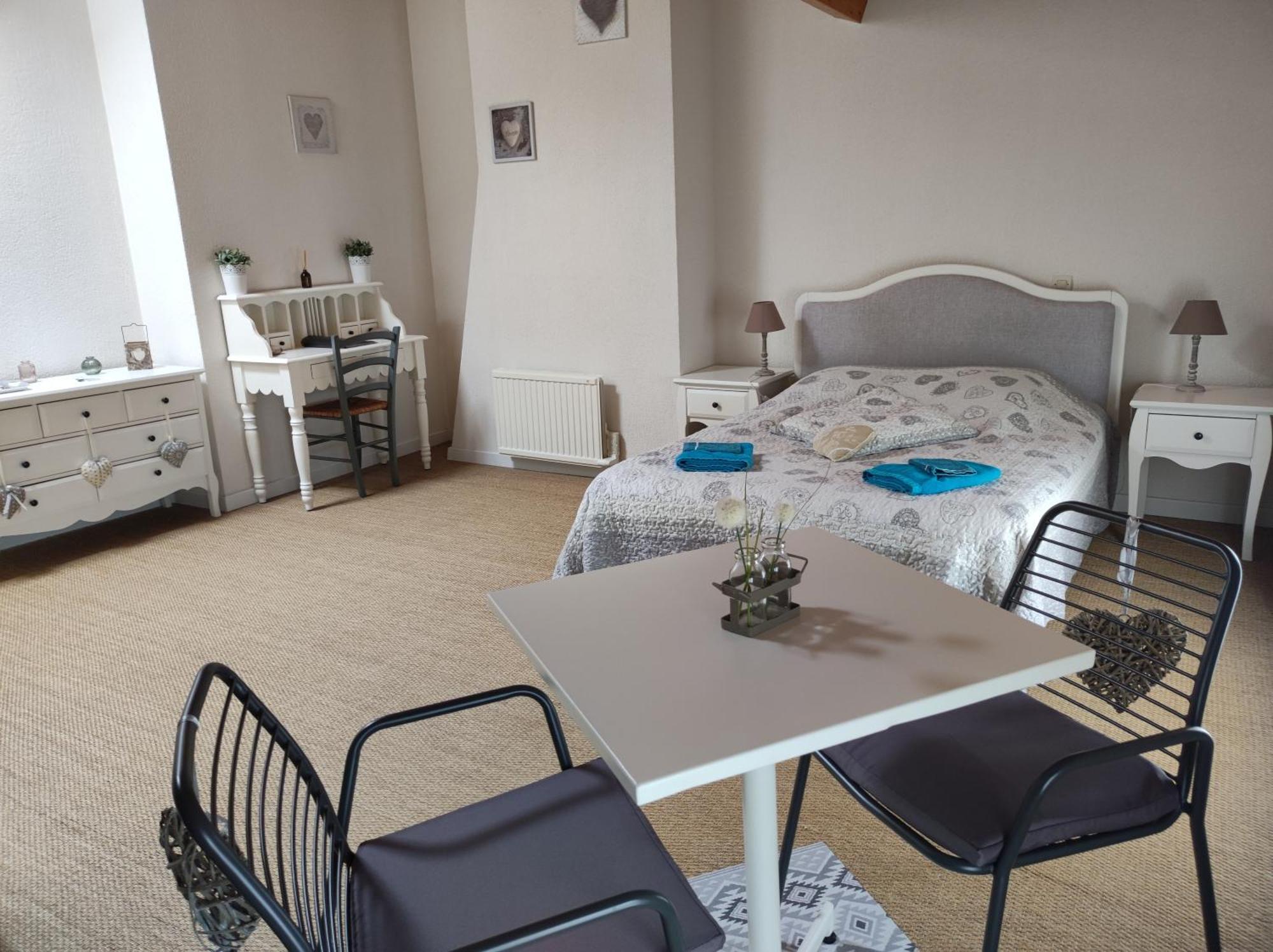 Les Chenets Bed and Breakfast Chenay  Buitenkant foto