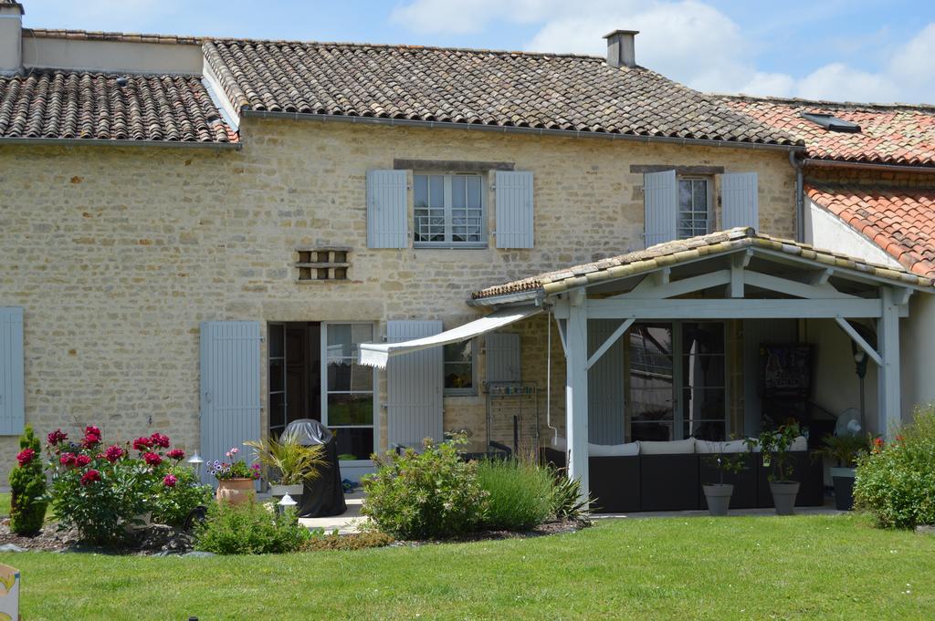 Les Chenets Bed and Breakfast Chenay  Buitenkant foto