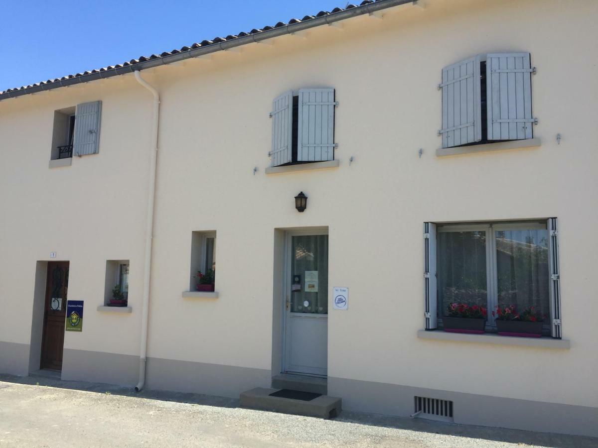 Les Chenets Bed and Breakfast Chenay  Buitenkant foto